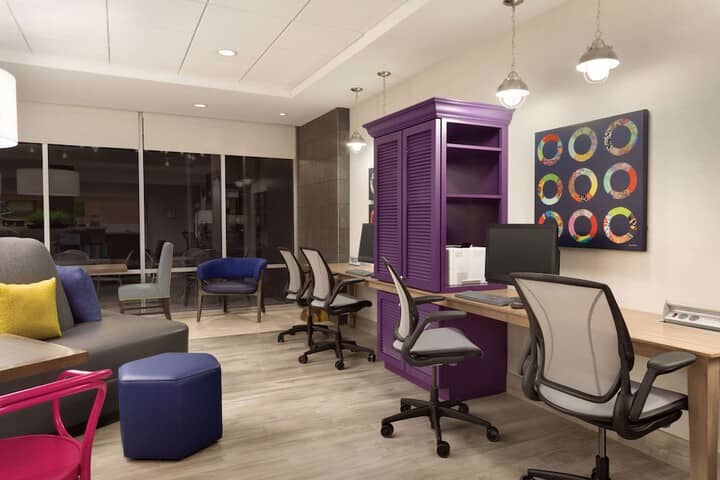 Business Center 23 of 26