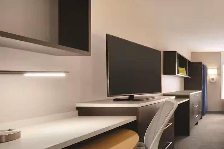 Room 10 of 26